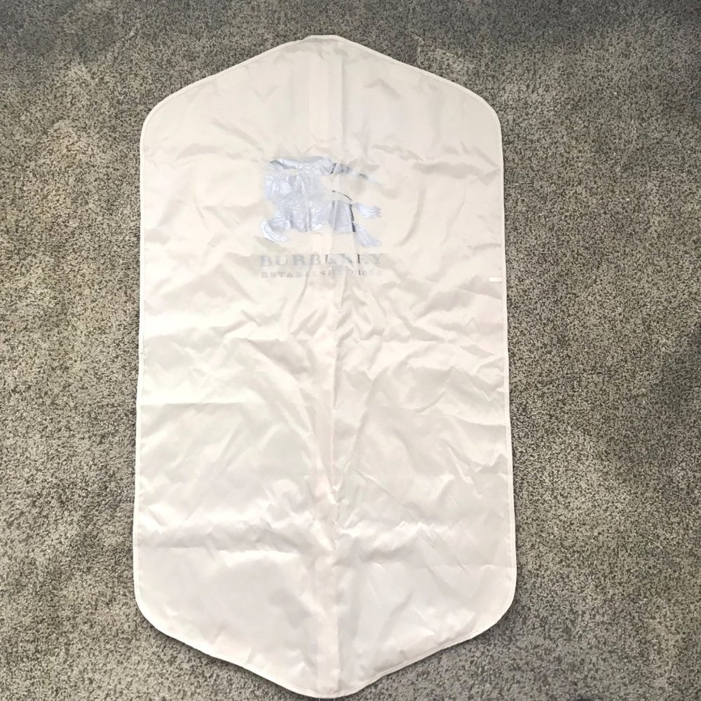 Burberry White Garment Dust Cover